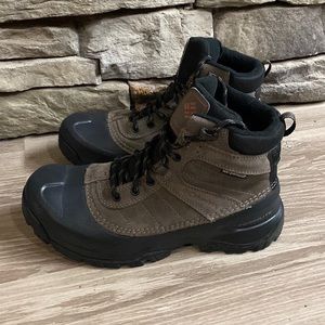 Columbia boots/8